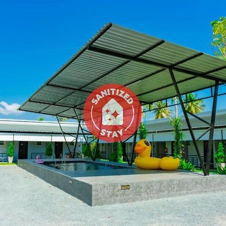 Oyo 533 Runya Poolvilla プラチュワップキーリーカン エクステリア 写真