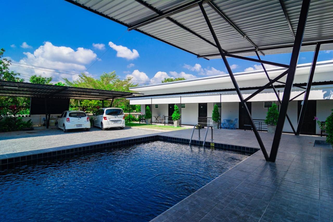 Oyo 533 Runya Poolvilla プラチュワップキーリーカン エクステリア 写真