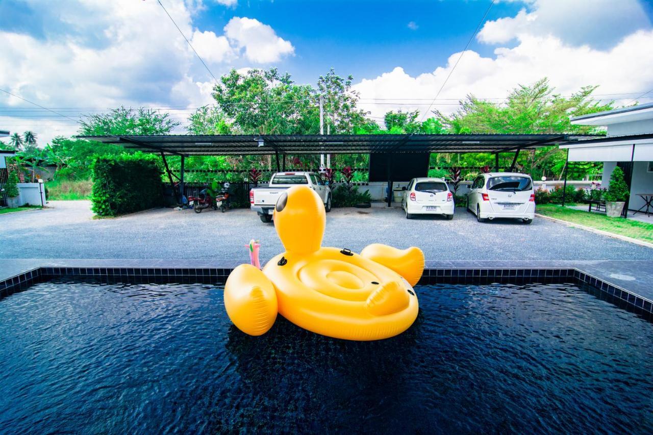 Oyo 533 Runya Poolvilla プラチュワップキーリーカン エクステリア 写真