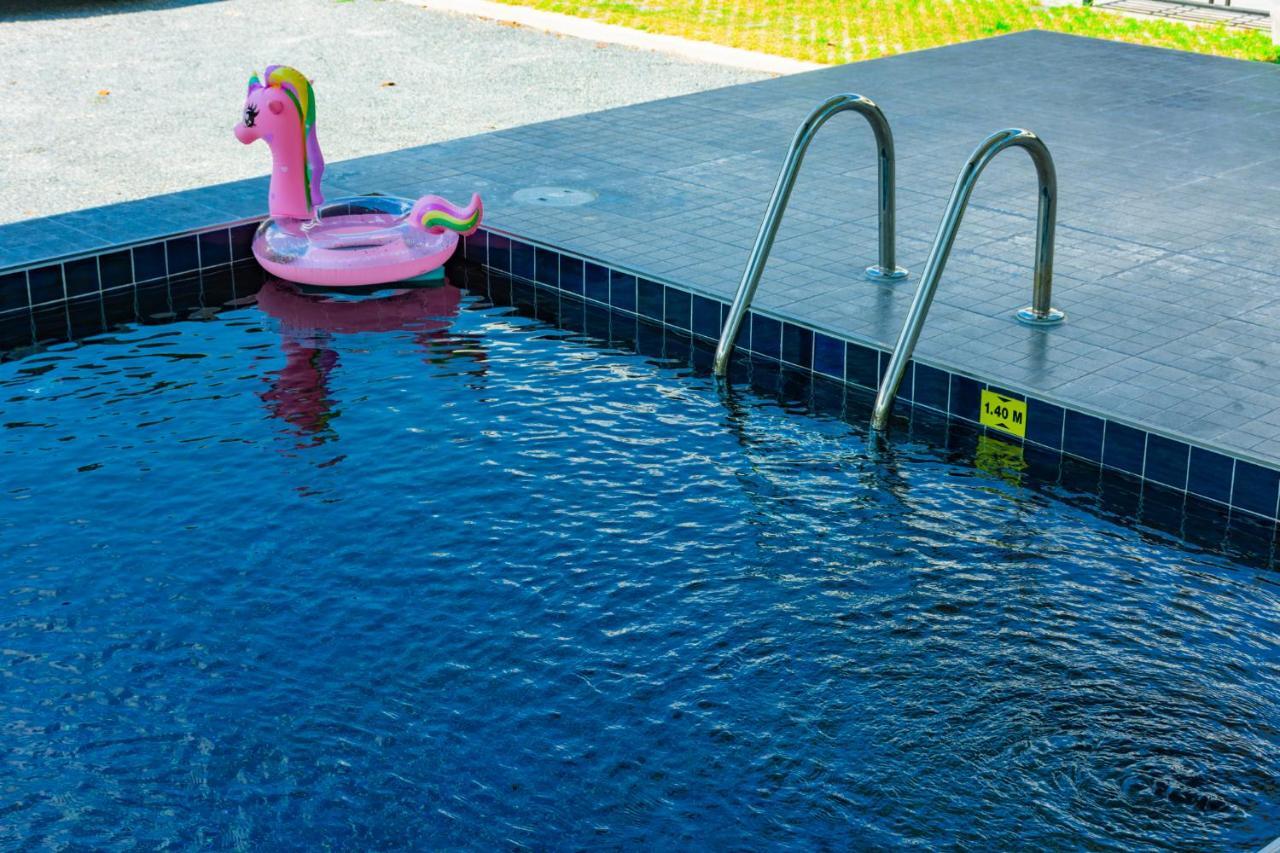 Oyo 533 Runya Poolvilla プラチュワップキーリーカン エクステリア 写真