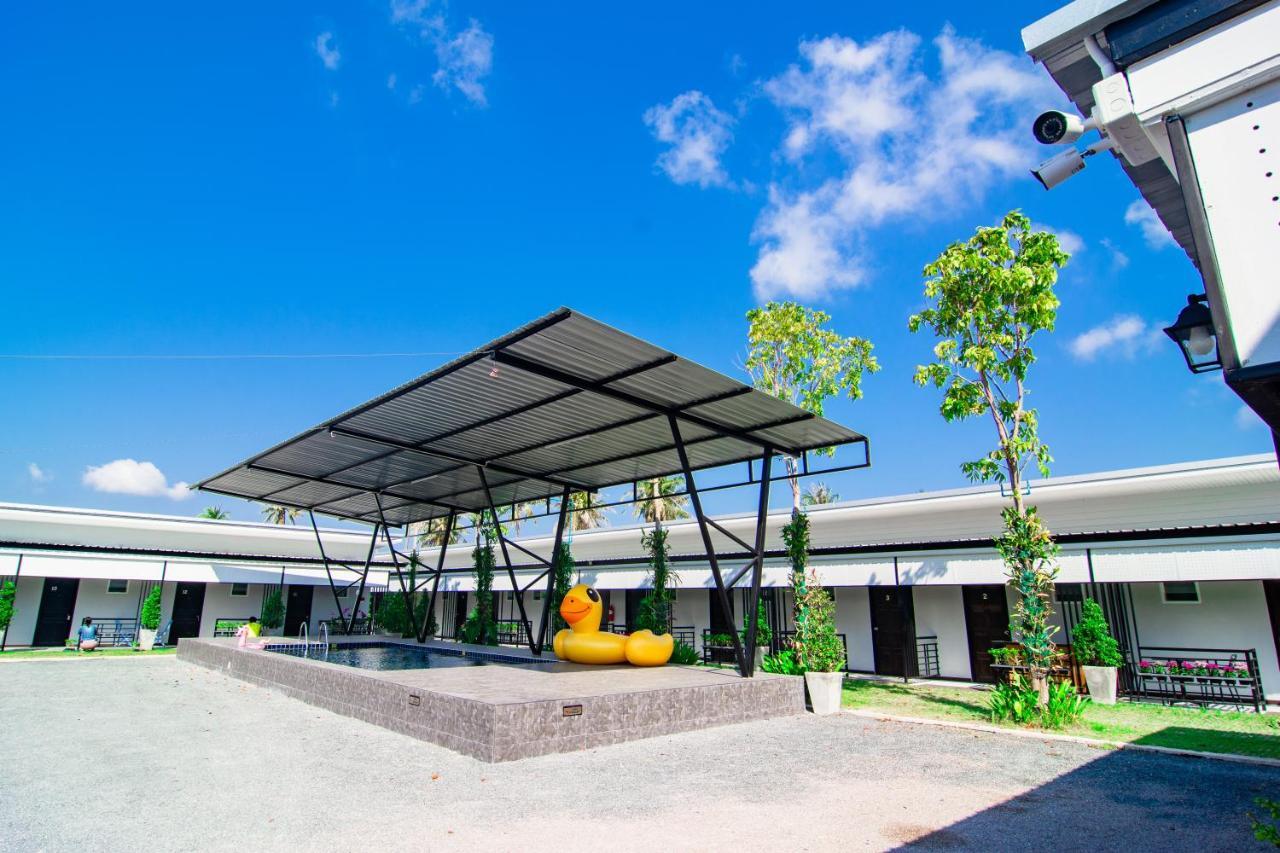 Oyo 533 Runya Poolvilla プラチュワップキーリーカン エクステリア 写真